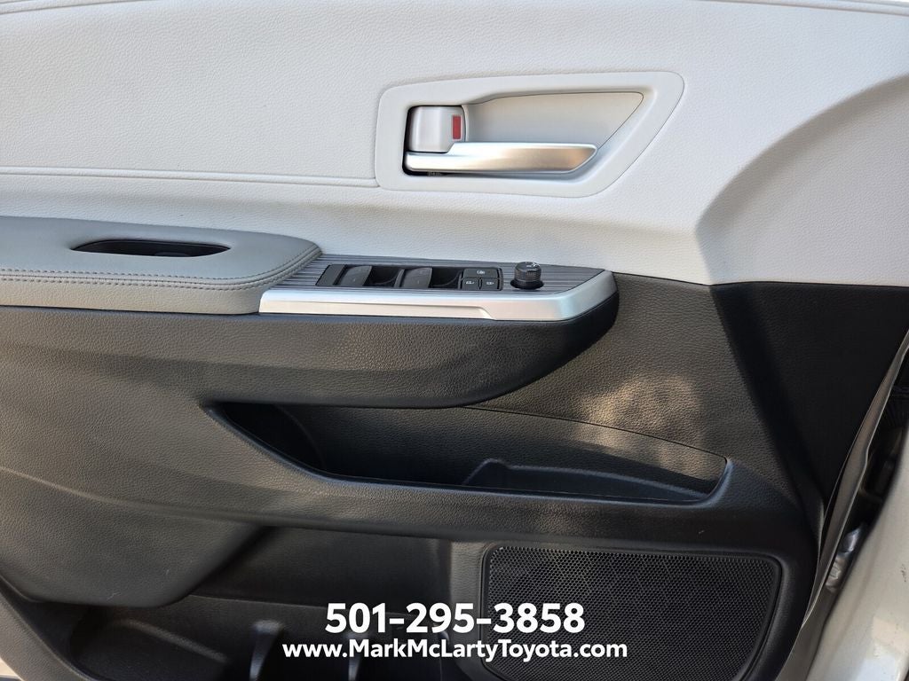 2025 Toyota Sienna XLE 8 Passenger