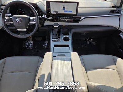 2025 Toyota Sienna XLE 8 Passenger
