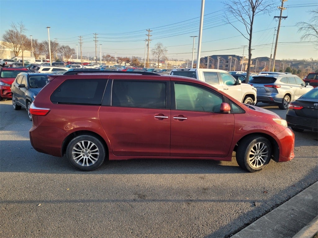 2019 Toyota SIENNA XLE 3.5L L 7 Passenger