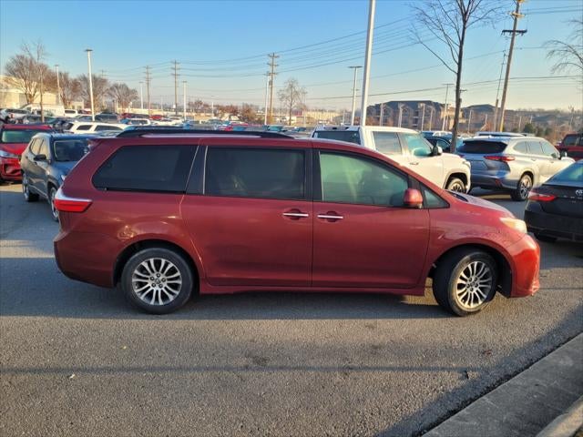 2019 Toyota SIENNA XLE 3.5L L 7 Passenger