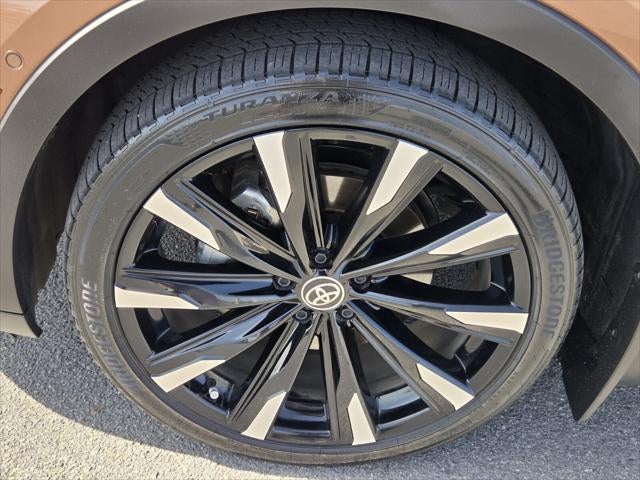 2025 Toyota CROWN Platinum