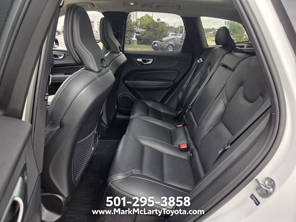 2023 Volvo XC60 B5 Ultimate Dark Theme