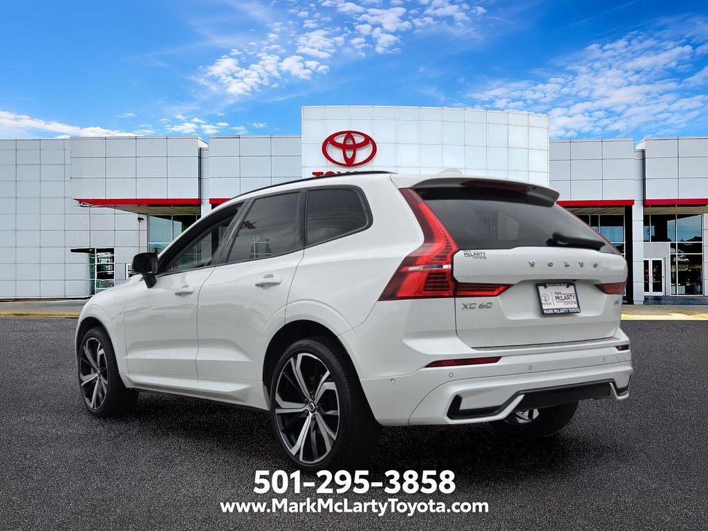 2023 Volvo XC60 B5 Ultimate Dark Theme