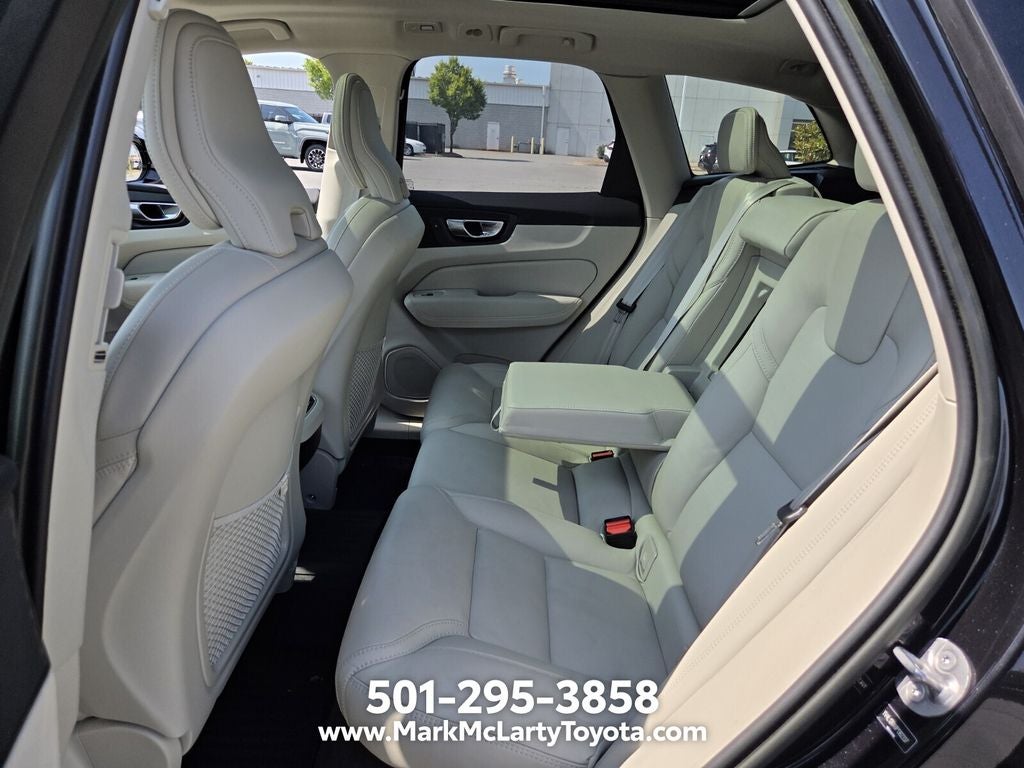 2023 Volvo XC60 B5 Ultimate Bright Theme