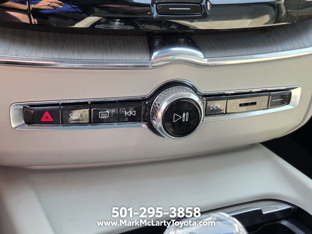 2023 Volvo XC60 B5 Ultimate Bright Theme
