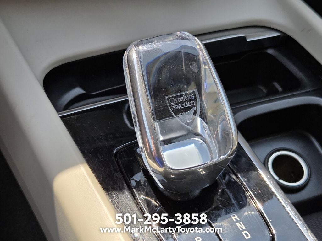2023 Volvo XC60 B5 Ultimate Bright Theme