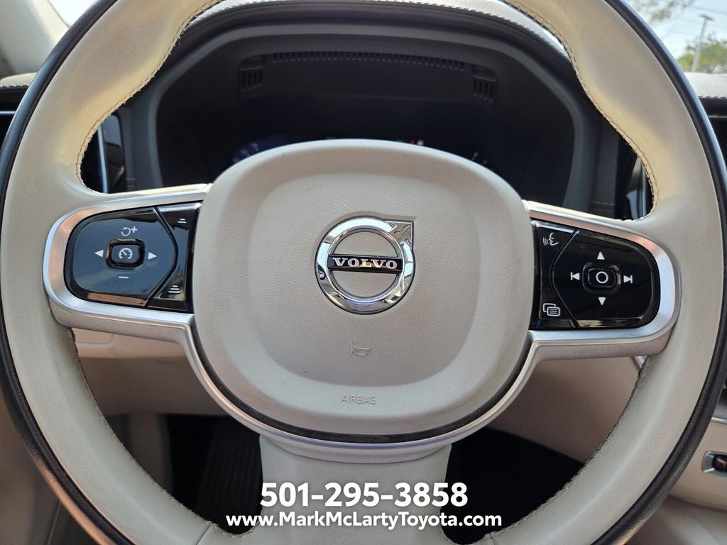 2023 Volvo XC60 B5 Ultimate Bright Theme