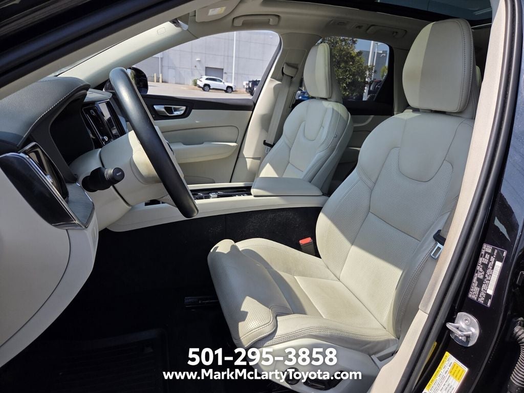 2023 Volvo XC60 B5 Ultimate Bright Theme