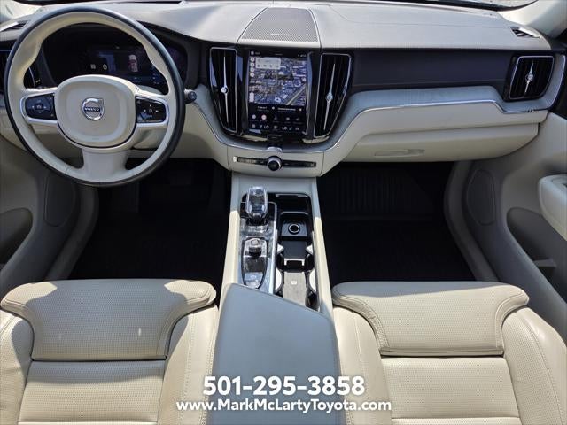 2023 Volvo XC60 B5 Ultimate Bright Theme