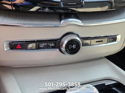 2023 Volvo XC60 B5 Ultimate Bright Theme