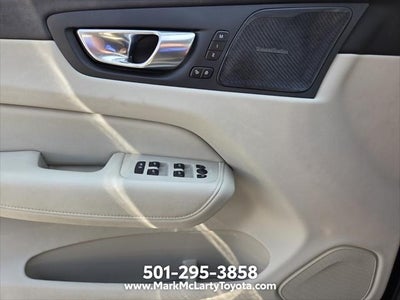 2023 Volvo XC60 B5 Ultimate Bright Theme
