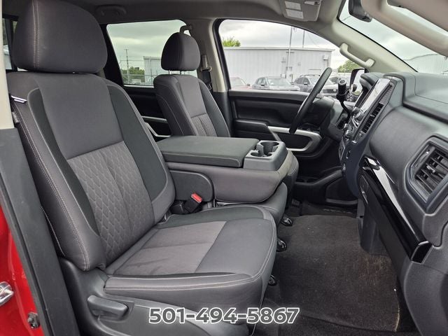 2023 Nissan Titan SV