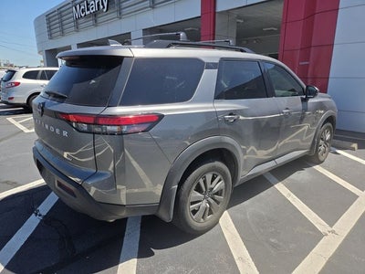 2024 Nissan Pathfinder SV