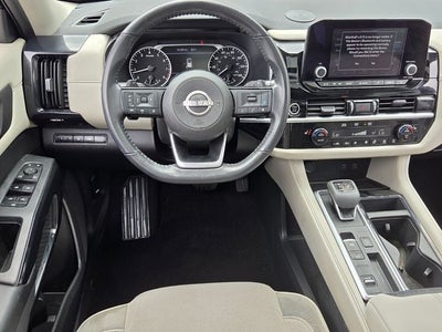 2023 Nissan Pathfinder SV