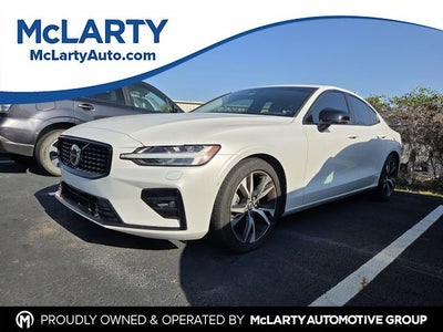 2023 Volvo S60 B5 Plus Dark Theme
