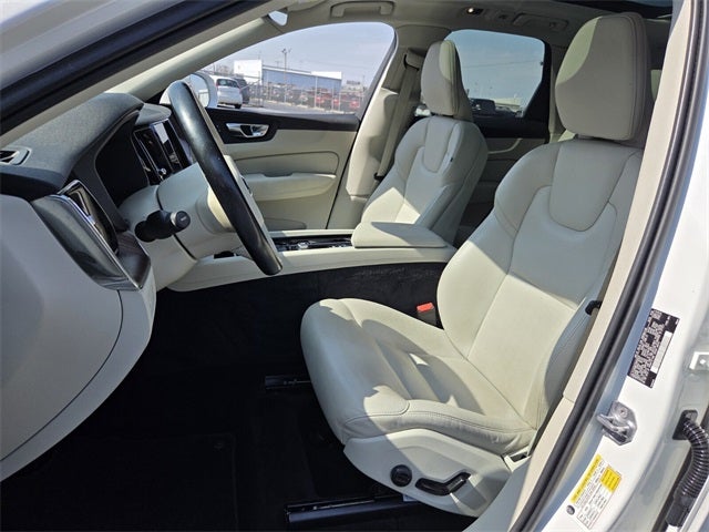 2021 Volvo XC60 T5 Momentum