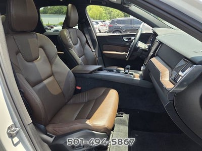 2022 Volvo XC60 B5 Momentum