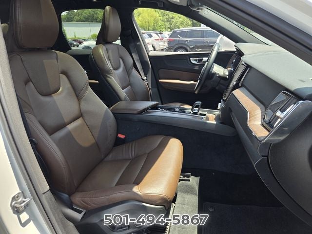 2022 Volvo XC60 B5 Momentum