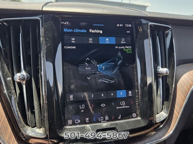 2022 Volvo XC60 B5 Momentum