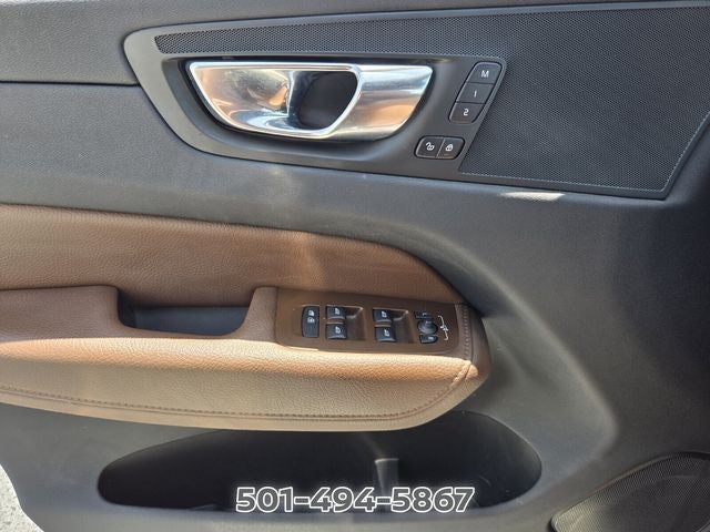 2022 Volvo XC60 B5 Momentum