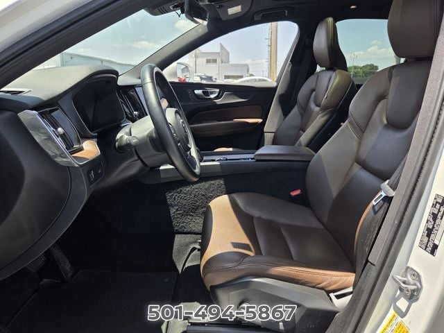 2022 Volvo XC60 B5 Momentum