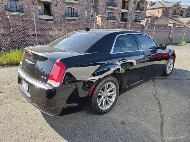 2017 Chrysler 300 Limited