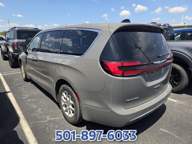 2025 Chrysler Pacifica Select