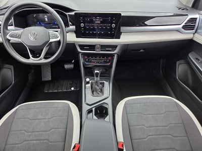 2025 Volkswagen Taos 1.5T SE