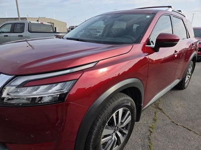 2024 Nissan Pathfinder SL
