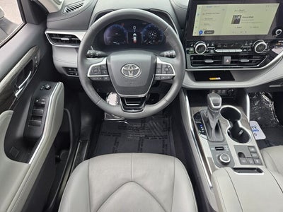 2023 Toyota Highlander Platinum