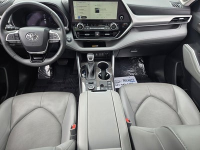 2023 Toyota Highlander Platinum
