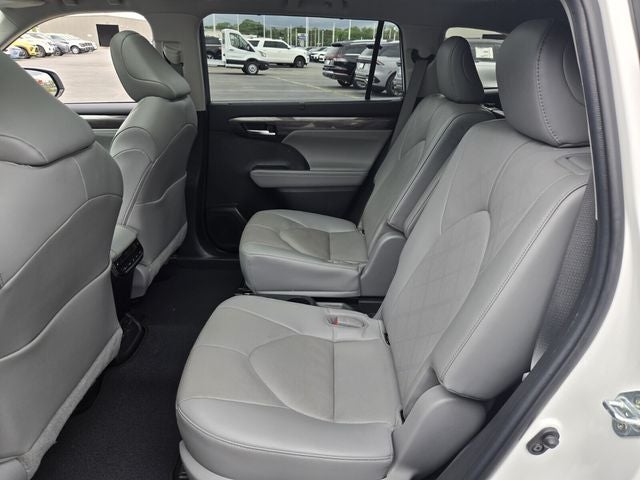 2023 Toyota Highlander Platinum