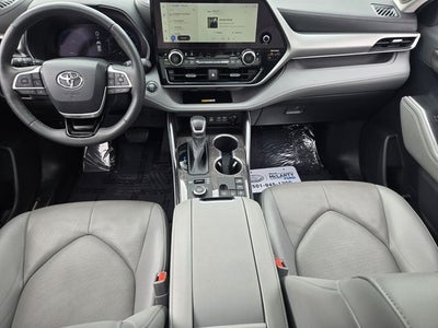 2023 Toyota Highlander Platinum