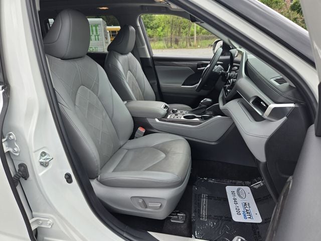 2023 Toyota Highlander Platinum