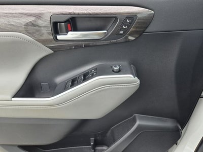 2023 Toyota Highlander Platinum