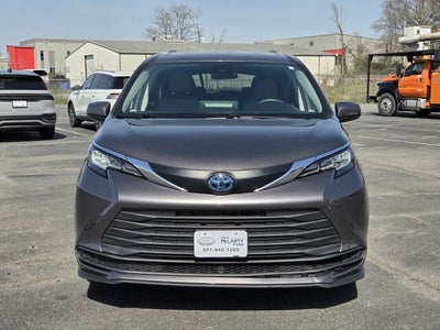 2021 Toyota Sienna LE 8 Passenger