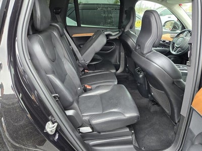 2022 Volvo XC90 T5 Momentum