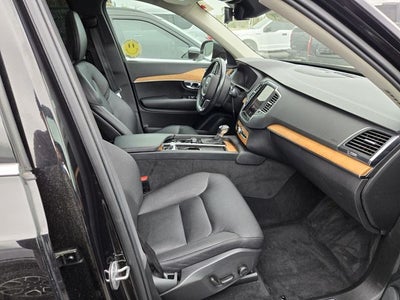 2022 Volvo XC90 T5 Momentum