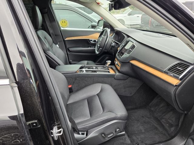 2022 Volvo XC90 T5 Momentum