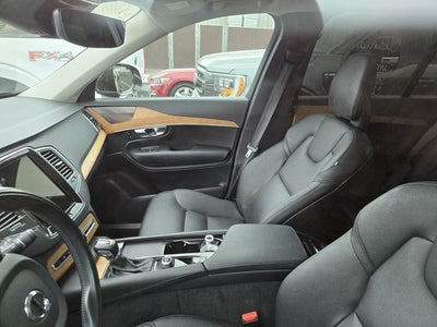 2022 Volvo XC90 T5 Momentum