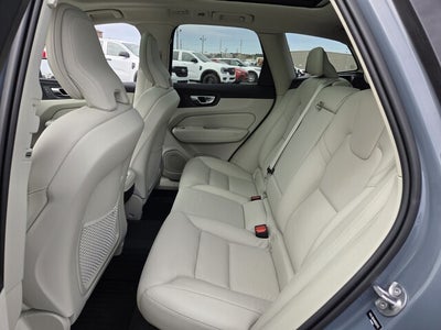 2022 Volvo XC60 B5 Momentum