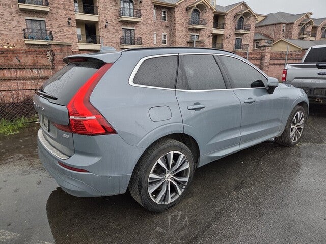 2022 Volvo XC60 B5 Momentum