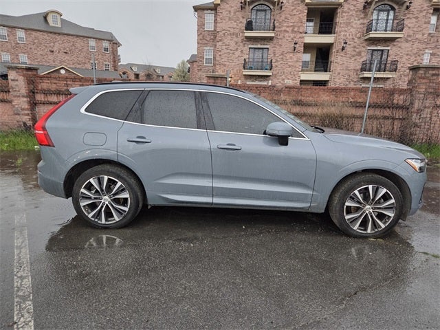 2022 Volvo XC60 B5 Momentum