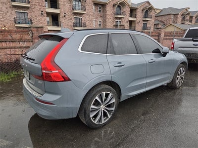 2022 Volvo XC60 B5 Momentum