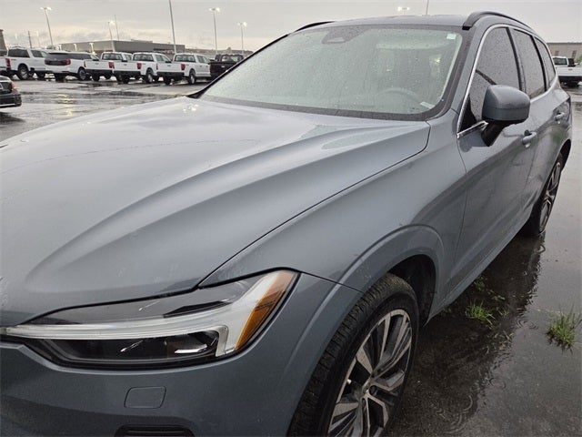 2022 Volvo XC60 B5 Momentum