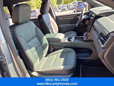 2025 GMC Acadia AT4