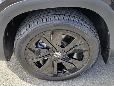 2025 Volkswagen Taos 1.5T SE Black