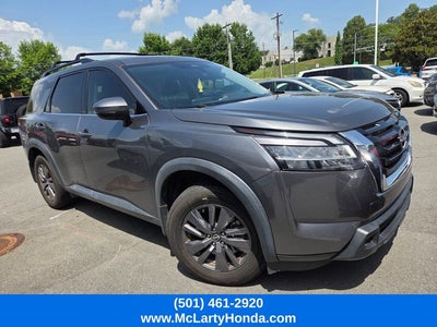2022 Nissan Pathfinder SV