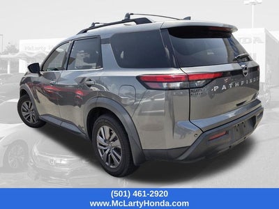 2022 Nissan Pathfinder SV