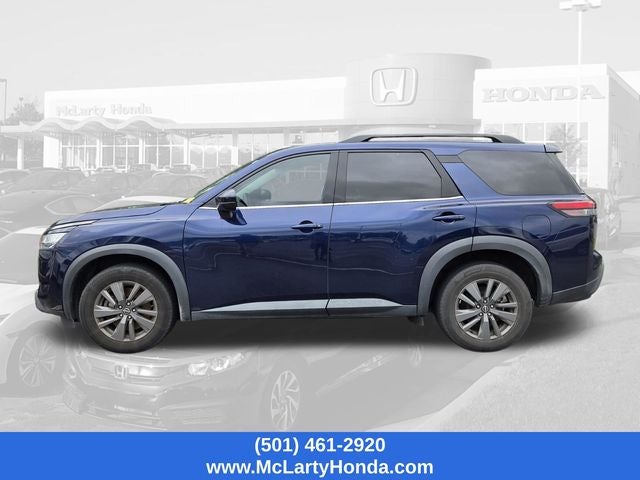 2022 Nissan Pathfinder SV